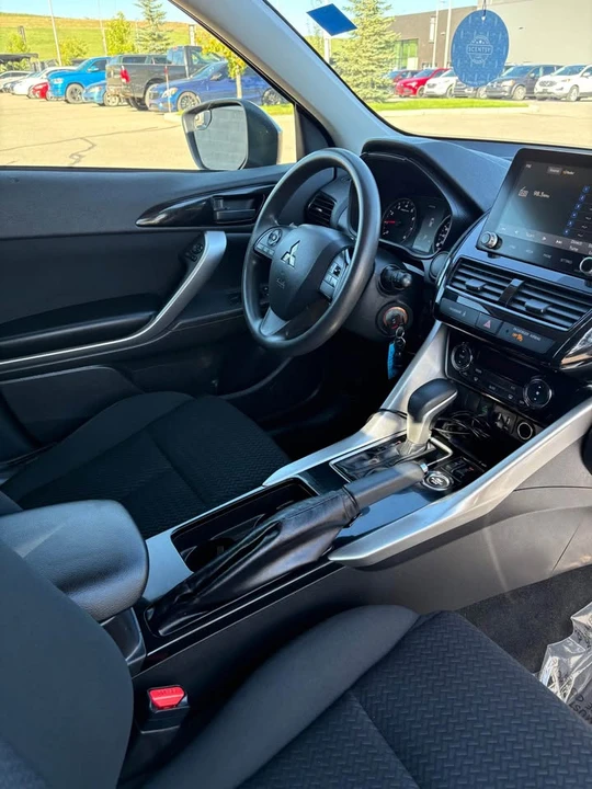 2022 Mitsubishi Eclipse Cross - Image 7 of 19