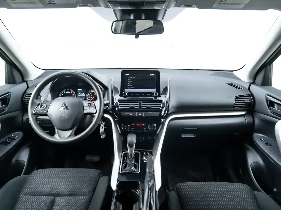 2022 Mitsubishi Eclipse Cross - Image 8 of 20