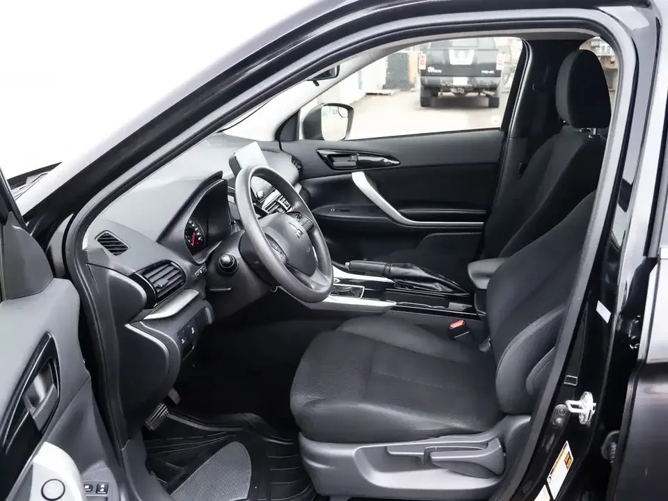 2022 Mitsubishi Eclipse Cross - Image 5 of 20
