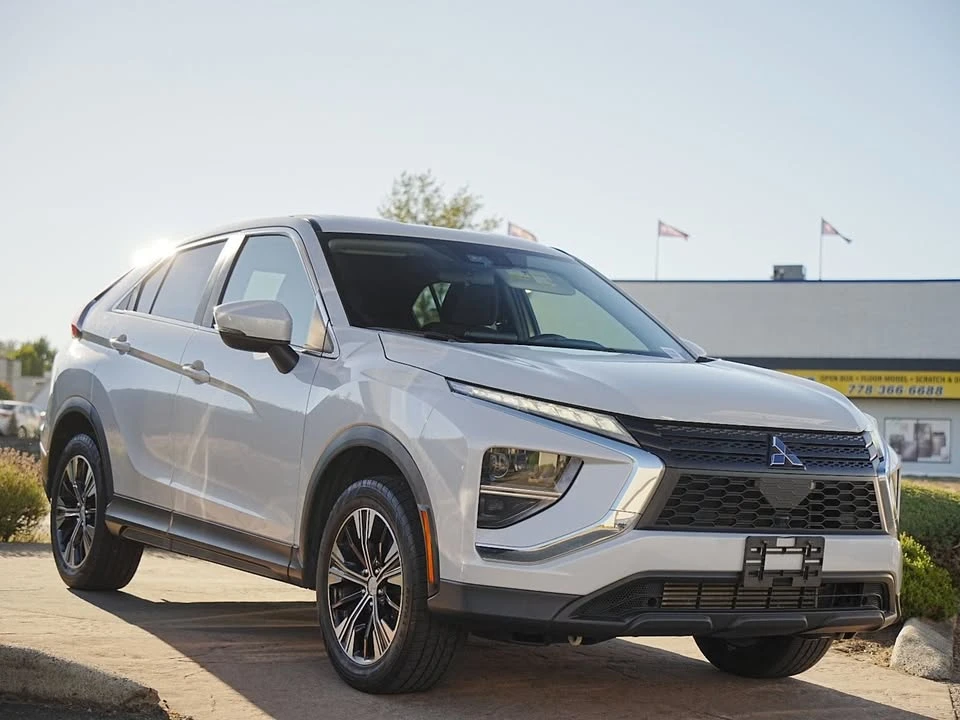 2022 Mitsubishi Eclipse Cross - Image 4 of 20