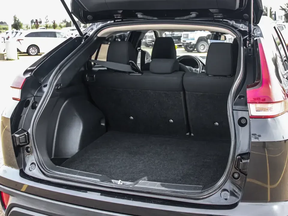 2022 Mitsubishi Eclipse Cross - Image 4 of 14