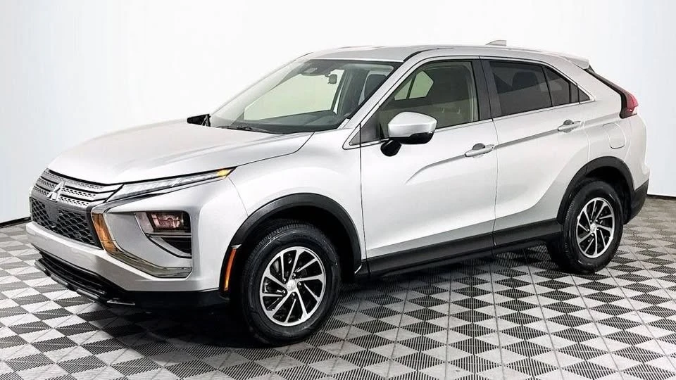 2022 Mitsubishi Eclipse Cross - Image 3 of 20