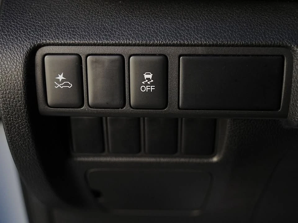 2022 Mitsubishi Eclipse Cross - Image 12 of 19