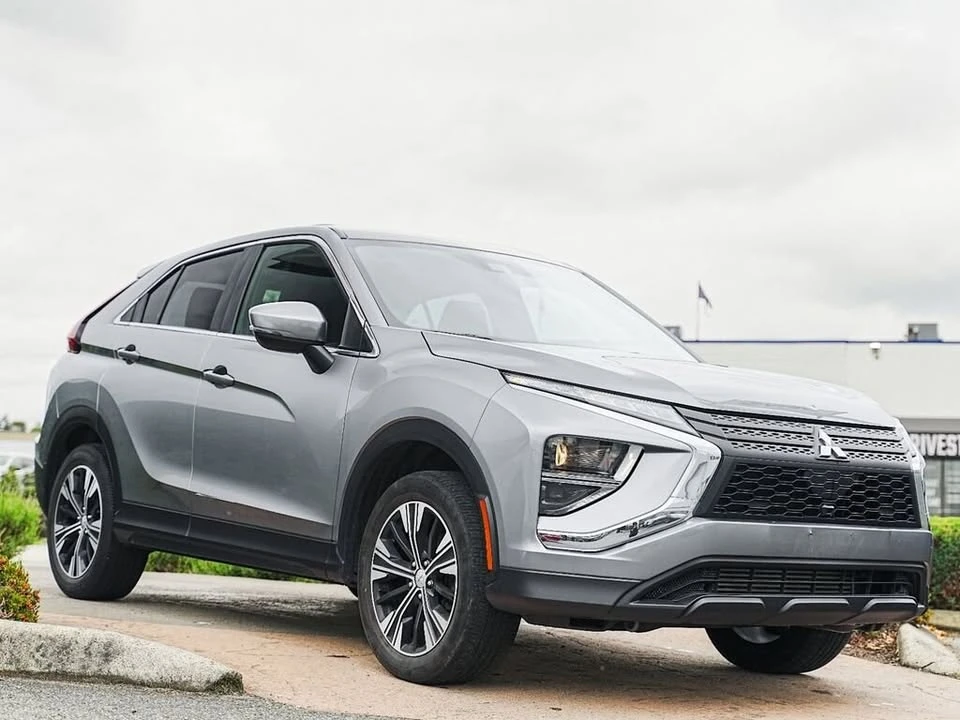 2022 Mitsubishi Eclipse Cross - Image 2 of 15