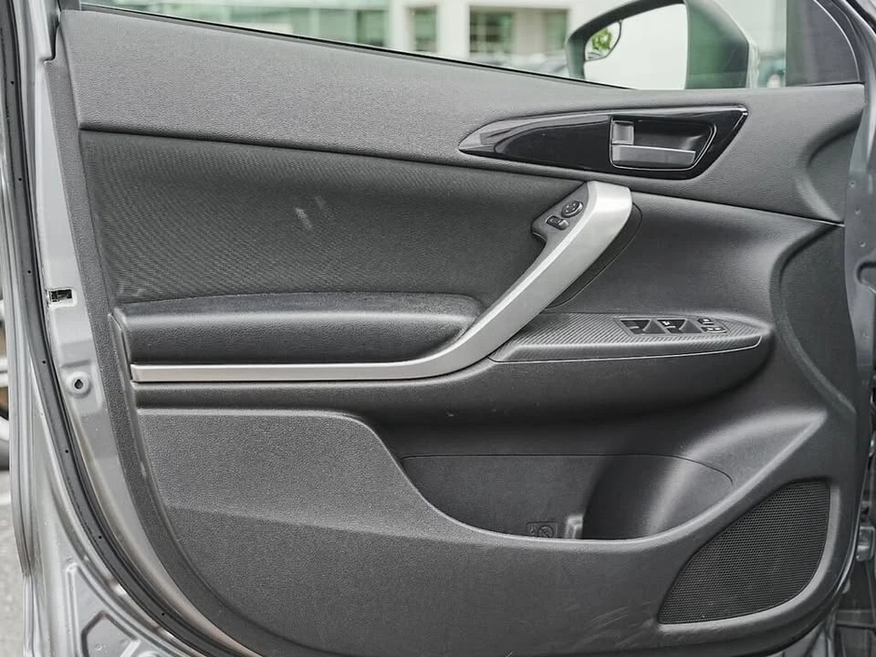 2022 Mitsubishi Eclipse Cross - Image 6 of 15