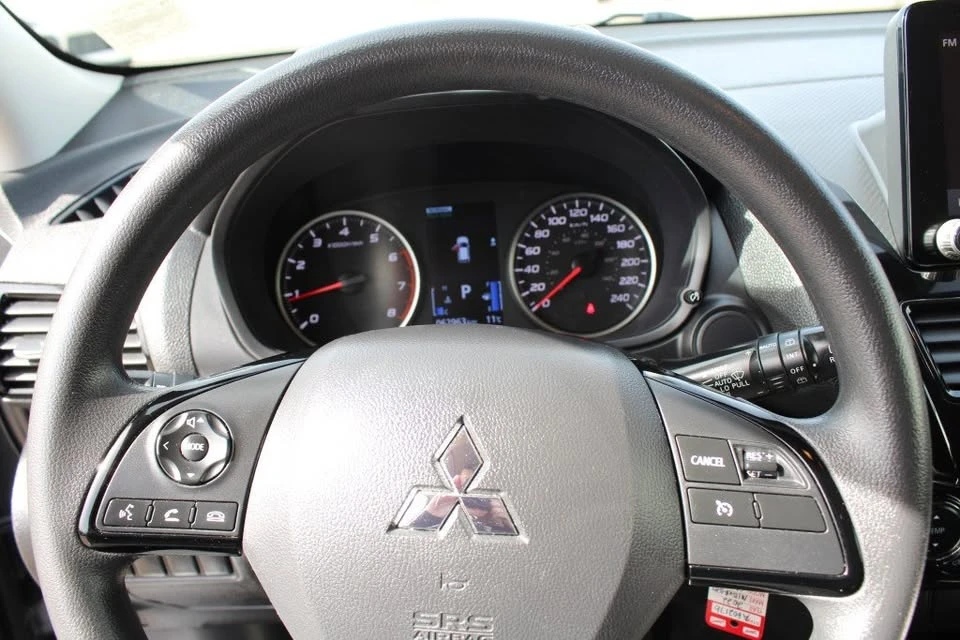 2022 Mitsubishi Eclipse Cross - Image 11 of 18