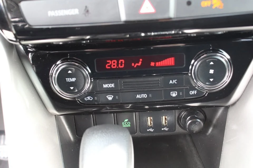 2022 Mitsubishi Eclipse Cross - Image 14 of 18