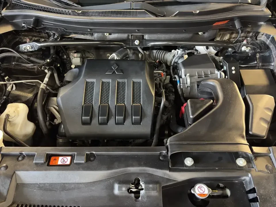 2022 Mitsubishi Eclipse Cross - Image 9 of 19