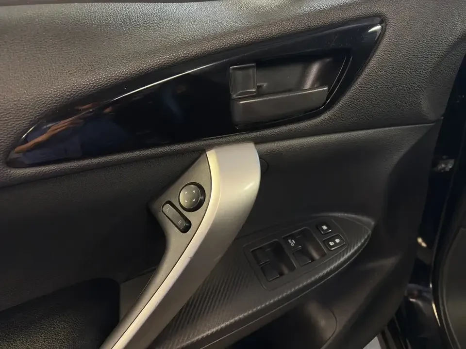 2022 Mitsubishi Eclipse Cross - Image 17 of 19