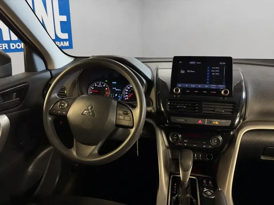 2022 Mitsubishi Eclipse Cross - Image 14 of 19