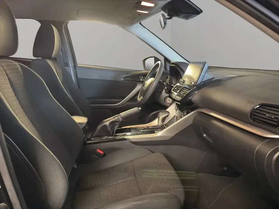 2022 Mitsubishi Eclipse Cross - Image 12 of 19