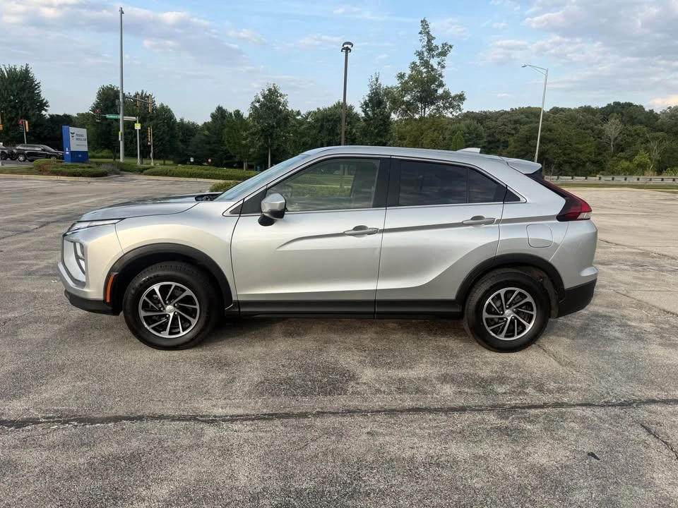 2022 Mitsubishi Eclipse Cross - Image 3 of 15