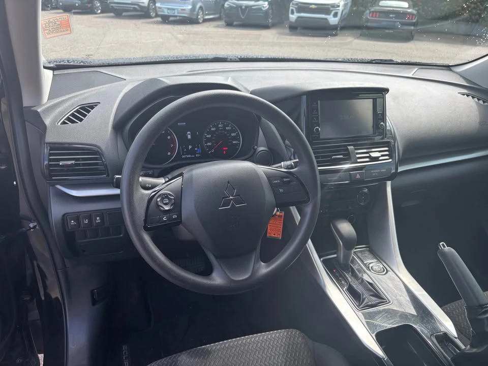 2022 Mitsubishi Eclipse Cross - Image 4 of 10