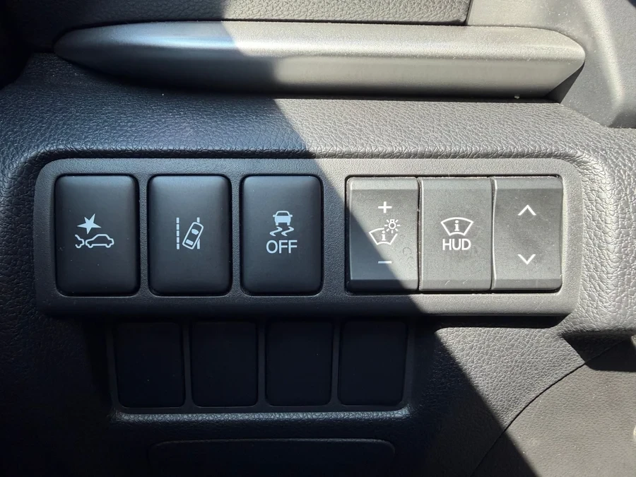 2022 Mitsubishi Eclipse Cross - Image 11 of 20