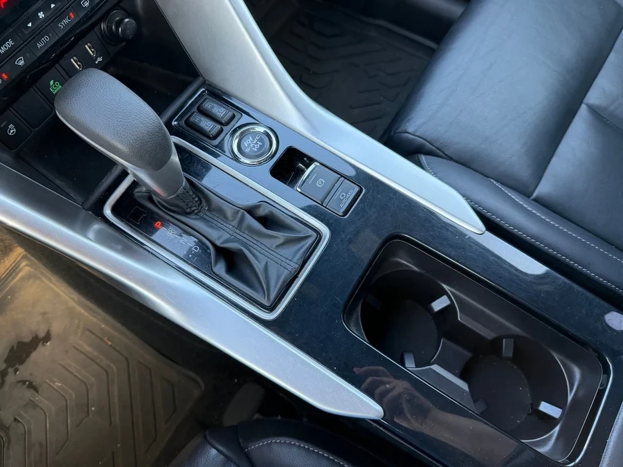 2022 Mitsubishi Eclipse Cross - Image 10 of 20