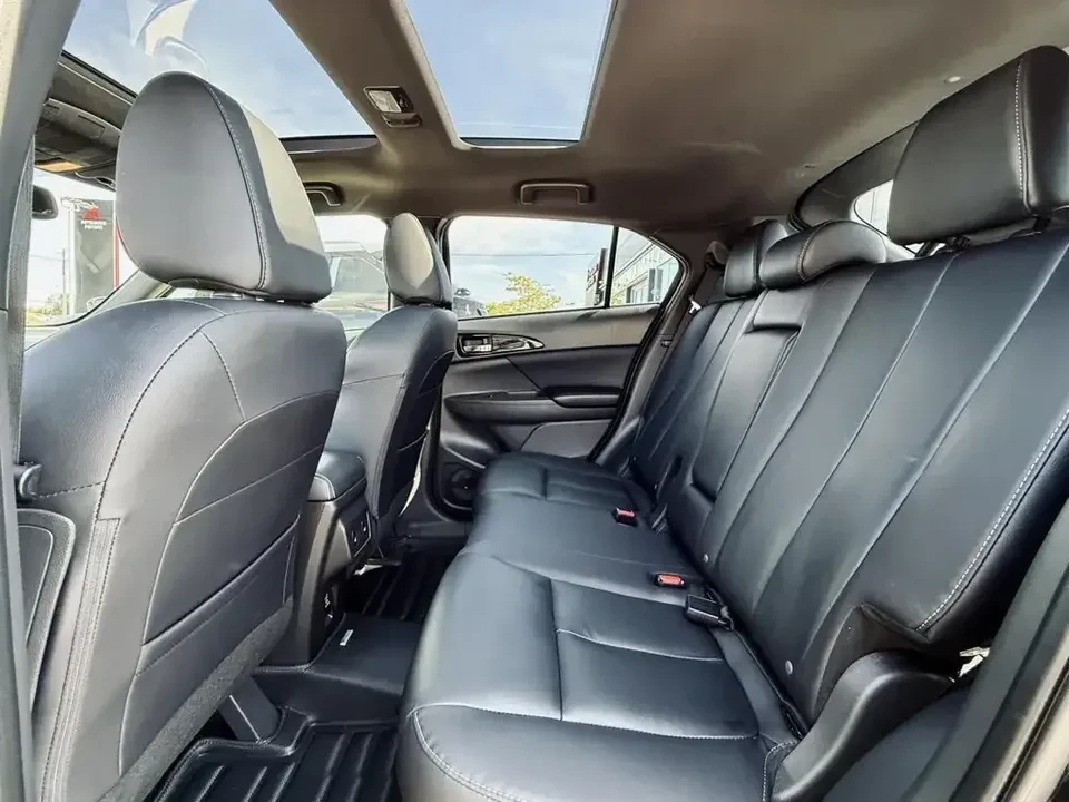 2022 Mitsubishi Eclipse Cross - Image 9 of 15