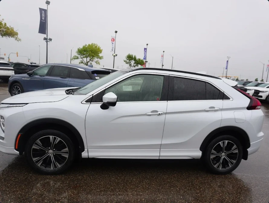 2022 Mitsubishi Eclipse Cross - Image 2 of 9