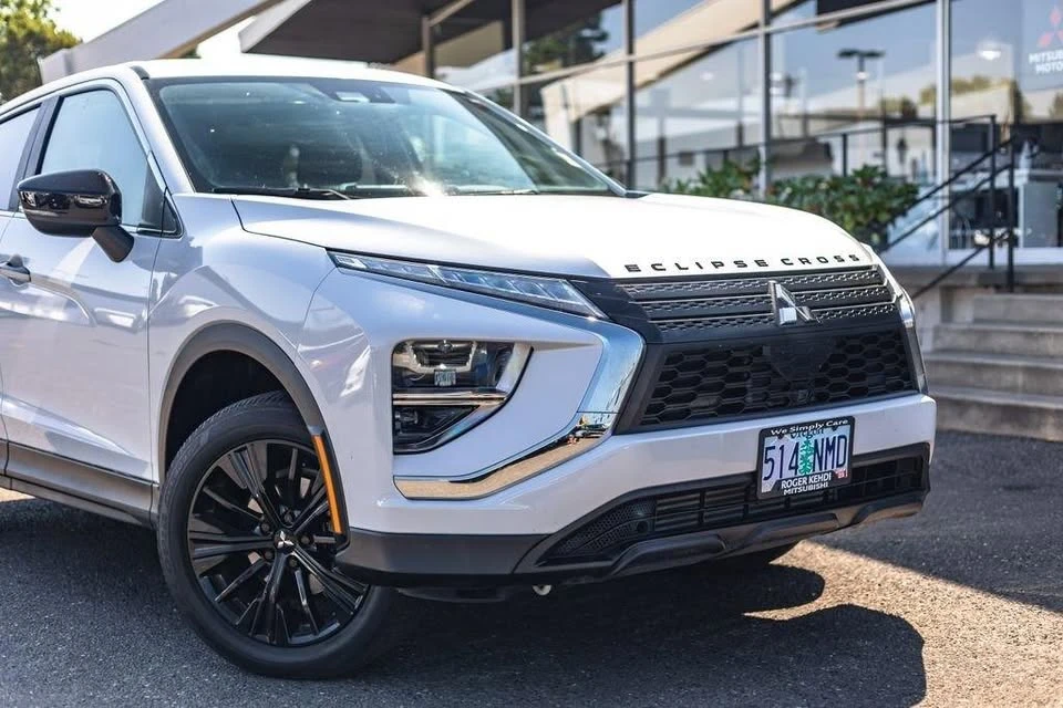 2022 Mitsubishi Eclipse Cross - Image 3 of 20