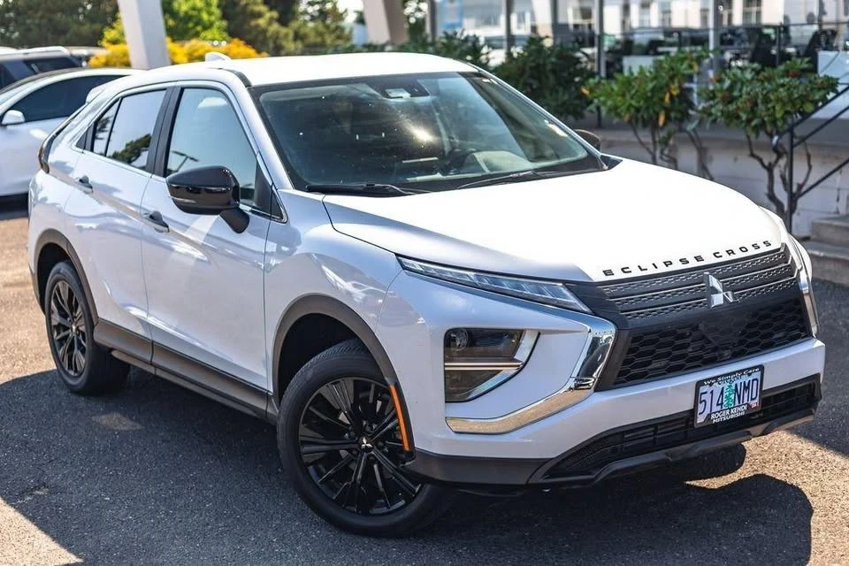 2022 Mitsubishi Eclipse Cross - Image 2 of 20
