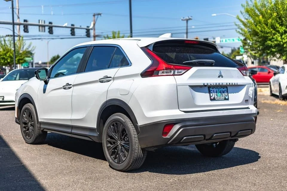 2022 Mitsubishi Eclipse Cross - Image 9 of 20