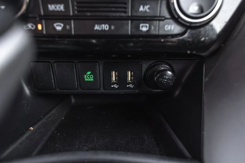 2022 Mitsubishi Eclipse Cross - Image 14 of 20