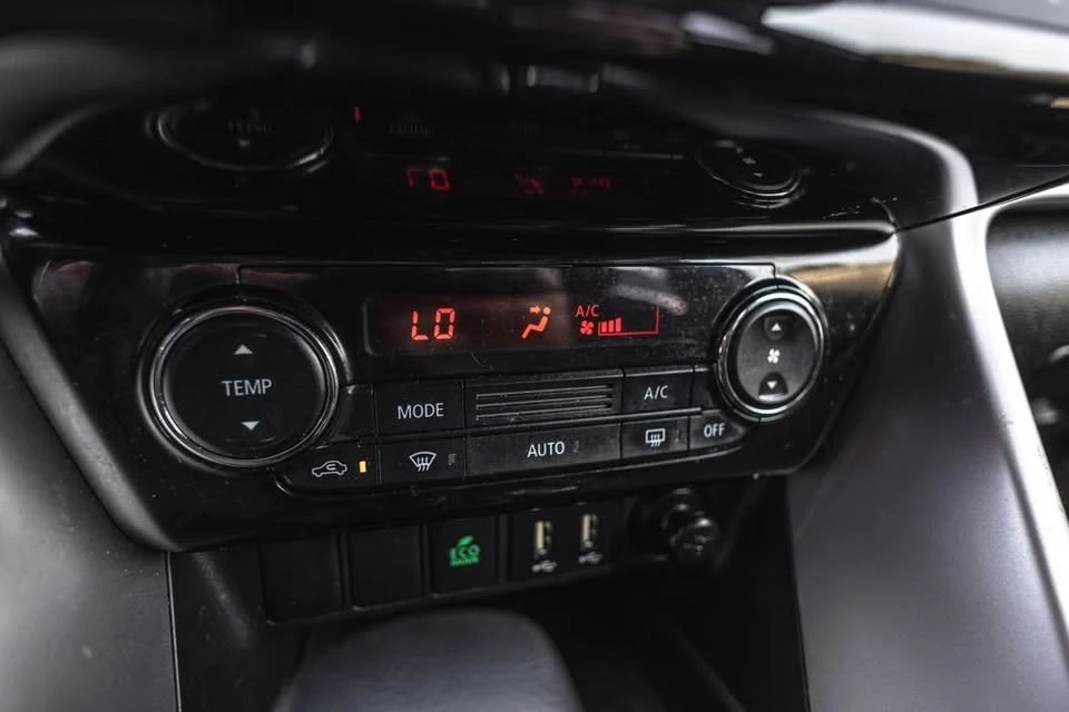 2022 Mitsubishi Eclipse Cross - Image 13 of 20