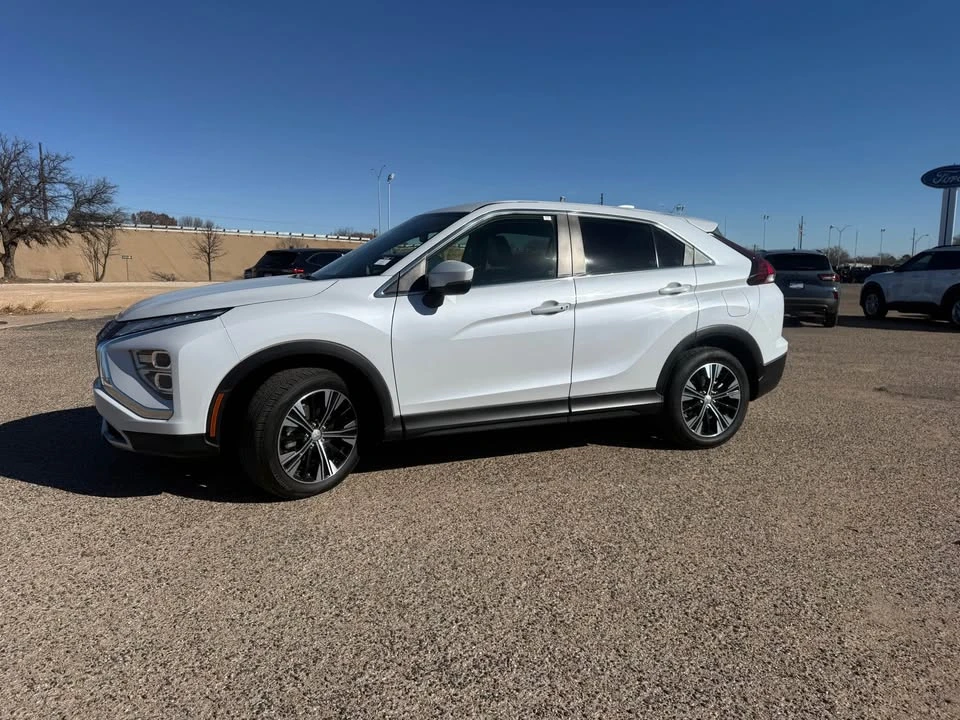 2022 Mitsubishi Eclipse Cross - Image 2 of 15