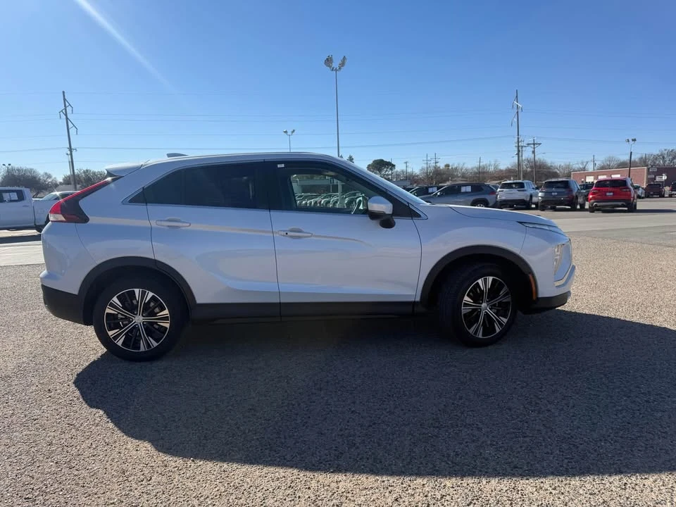2022 Mitsubishi Eclipse Cross - Image 5 of 15
