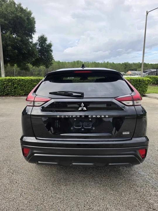 2022 Mitsubishi Eclipse Cross - Image 4 of 17