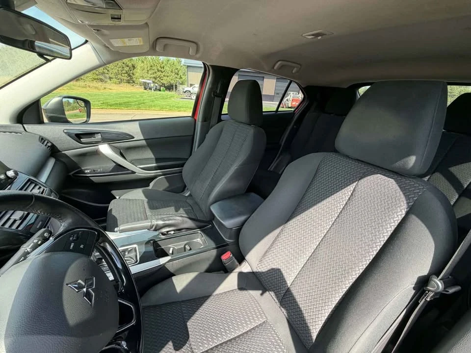 2022 Mitsubishi Eclipse Cross - Image 9 of 17