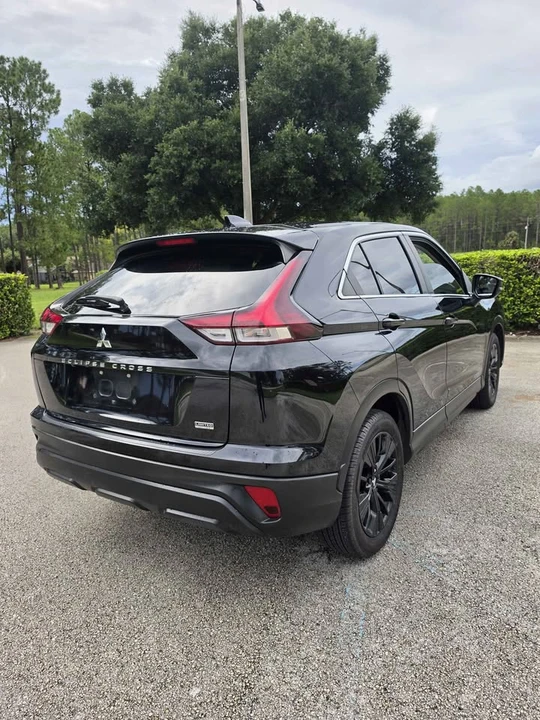 2022 Mitsubishi Eclipse Cross - Image 5 of 17