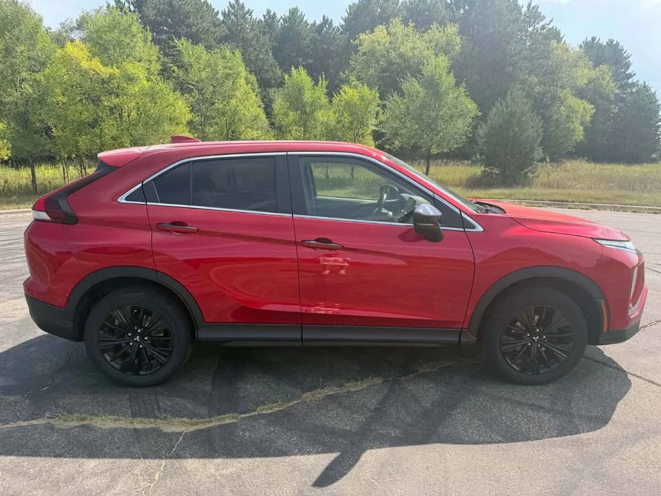 2022 Mitsubishi Eclipse Cross - Image 2 of 17