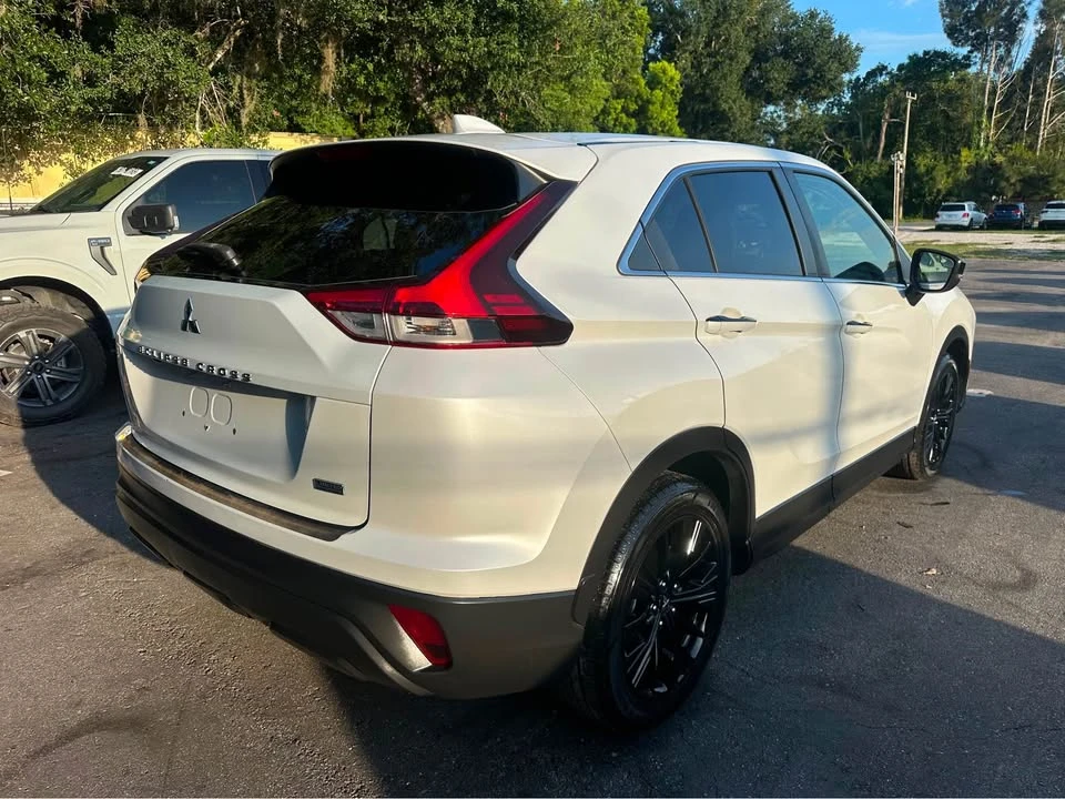 2022 Mitsubishi Eclipse Cross - Image 5 of 17
