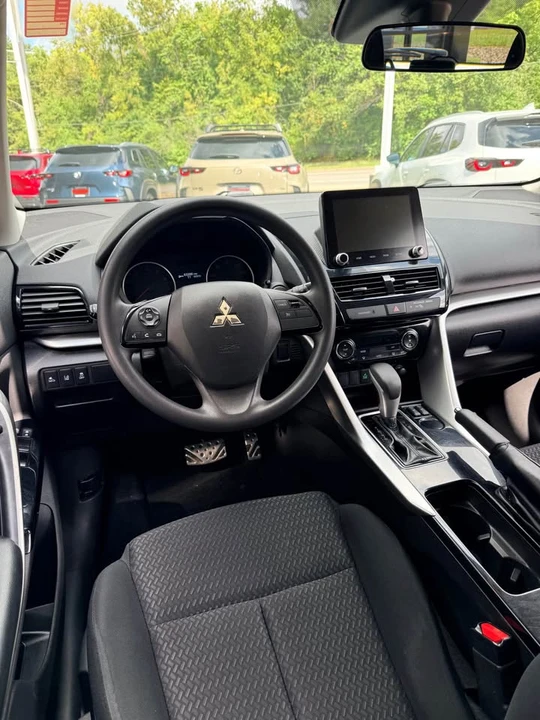 2022 Mitsubishi Eclipse Cross - Image 12 of 19