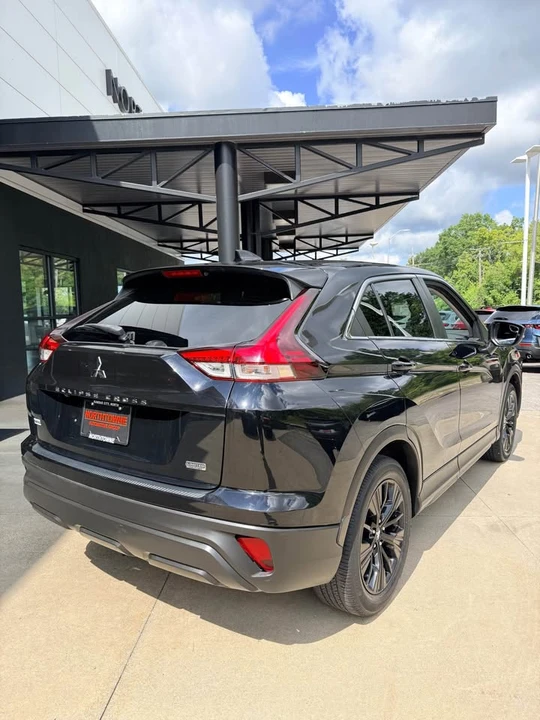 2022 Mitsubishi Eclipse Cross - Image 3 of 19