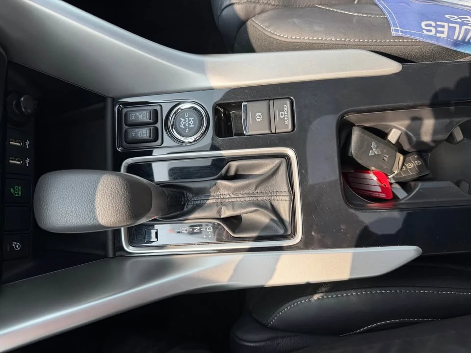 2022 Mitsubishi Eclipse Cross - Image 14 of 19