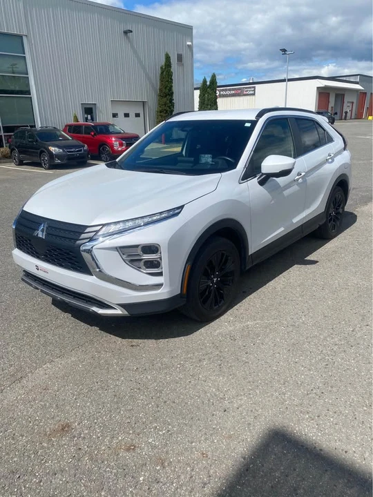 2022 Mitsubishi Eclipse Cross - Image 2 of 9