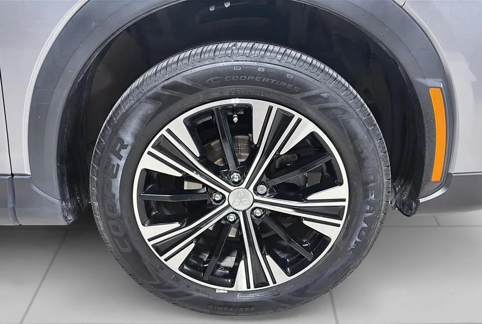 2022 Mitsubishi Eclipse Cross - Image 13 of 18