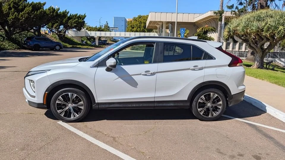 2022 Mitsubishi Eclipse Cross - Image 9 of 14