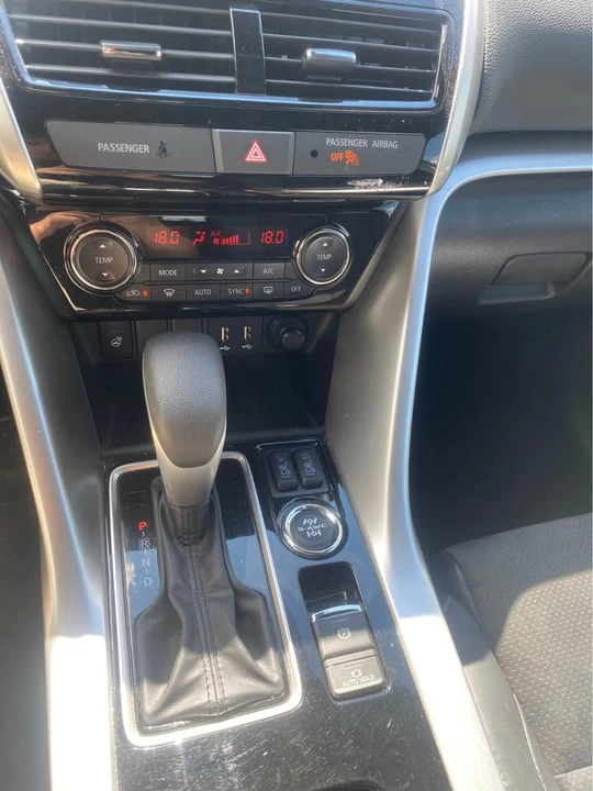 2022 Mitsubishi Eclipse Cross - Image 6 of 9