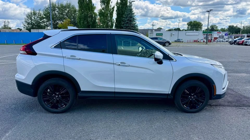2022 Mitsubishi Eclipse Cross - Image 3 of 16