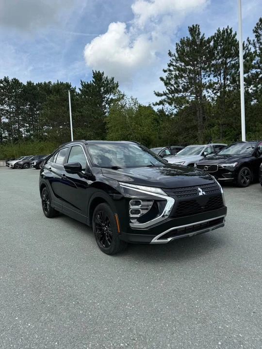 2022 Mitsubishi Eclipse Cross - Image 2 of 14