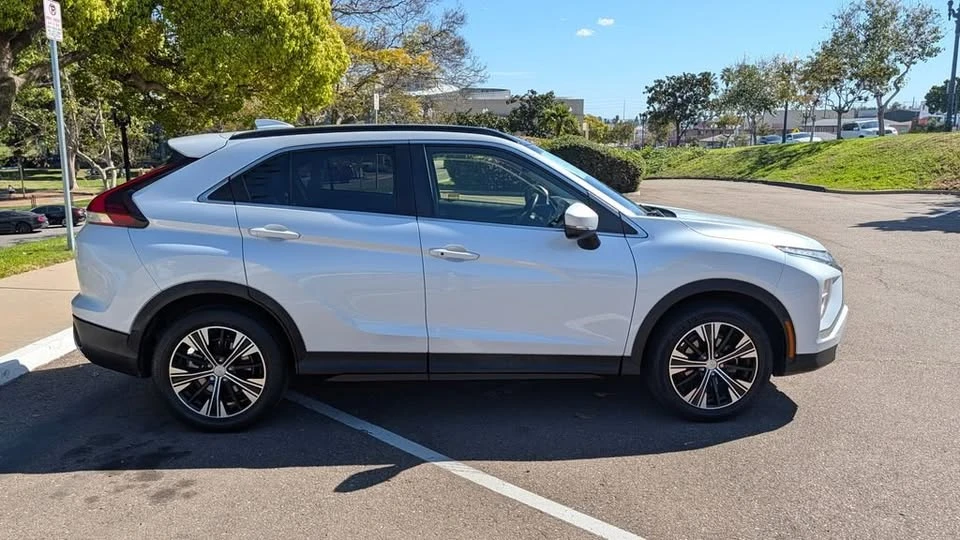 2022 Mitsubishi Eclipse Cross - Image 3 of 14