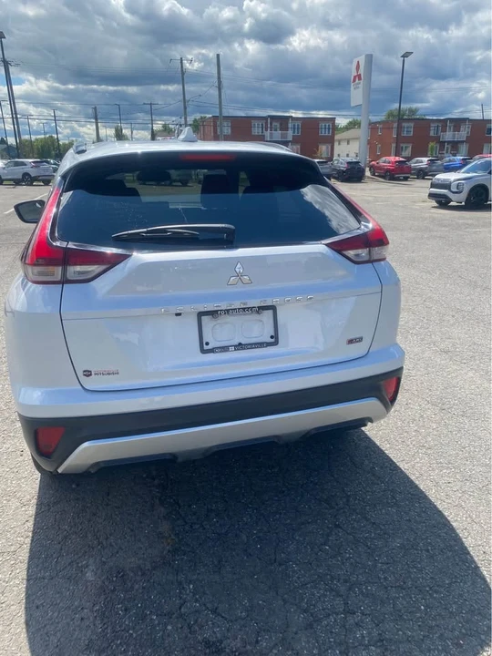 2022 Mitsubishi Eclipse Cross - Image 3 of 9