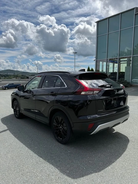 2022 Mitsubishi Eclipse Cross - Image 7 of 14