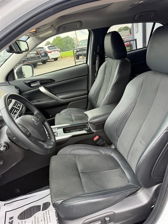 2022 Mitsubishi Eclipse Cross - Image 10 of 12