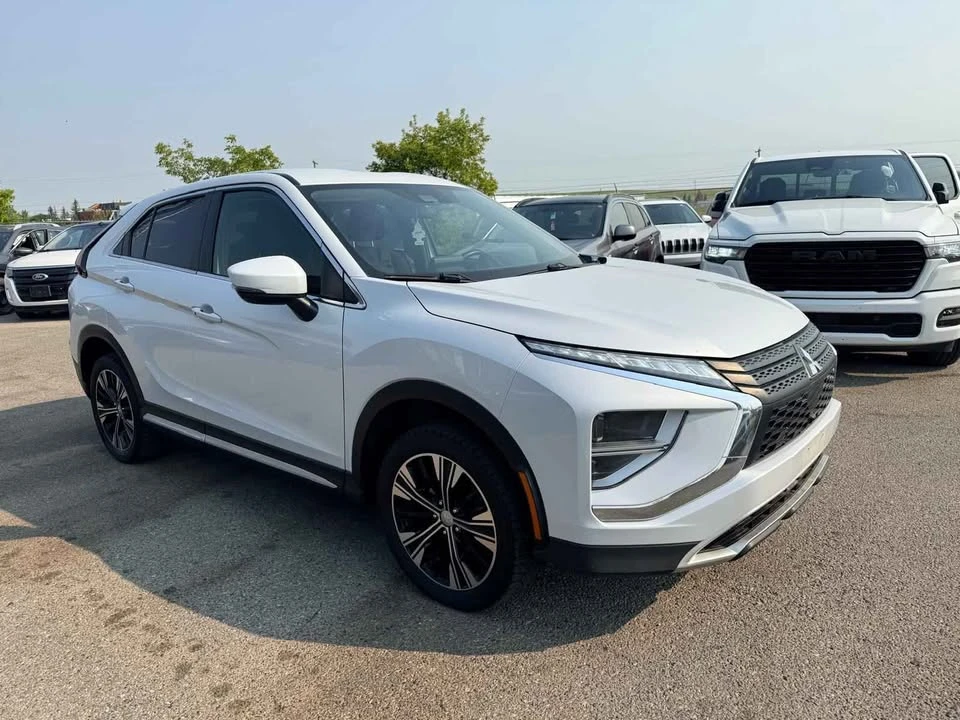 2022 Mitsubishi Eclipse Cross - Image 2 of 18