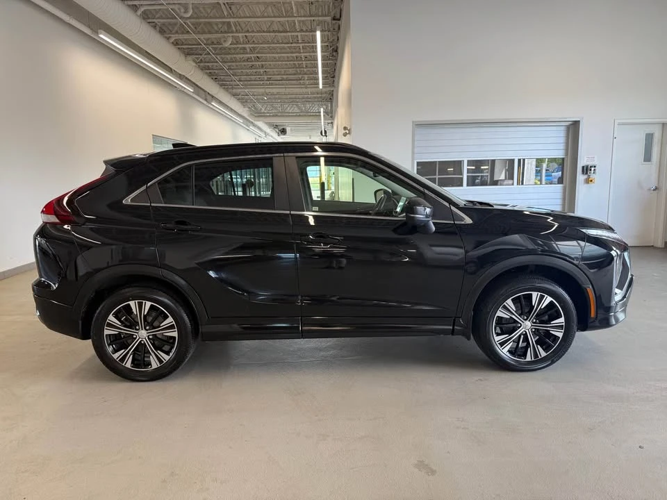 2022 Mitsubishi Eclipse Cross - Image 4 of 13