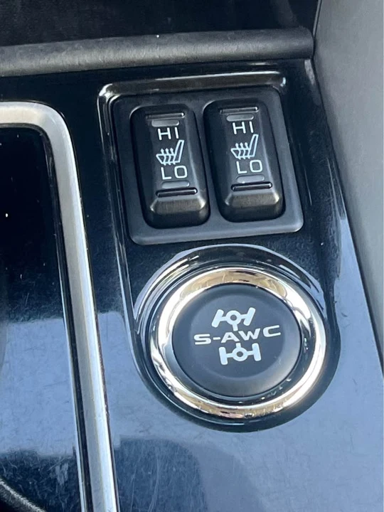 2022 Mitsubishi Eclipse Cross - Image 14 of 19