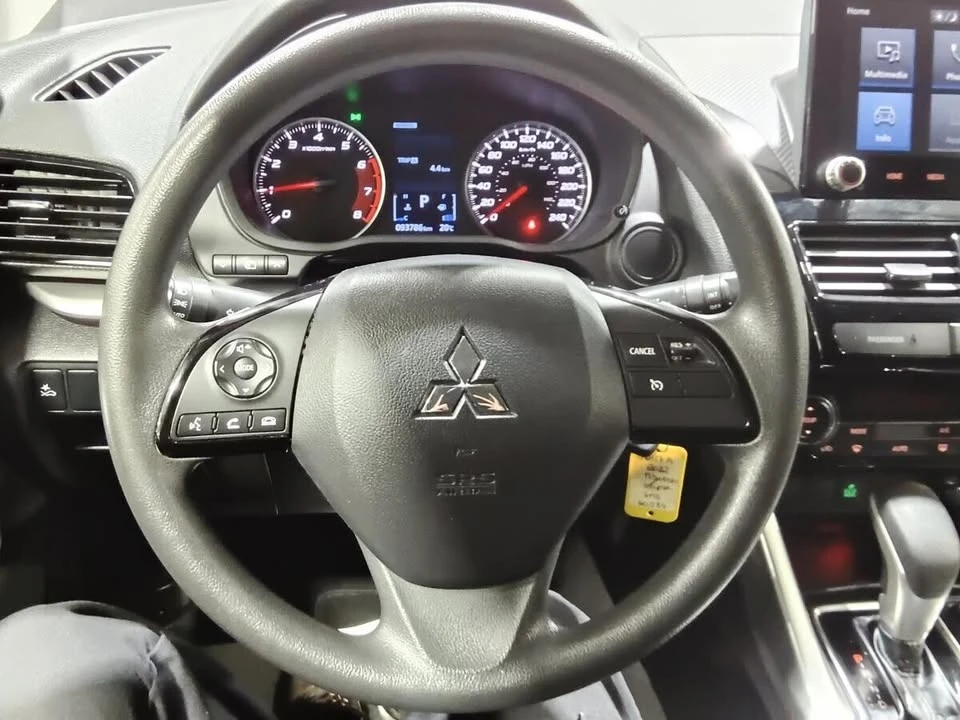 2022 Mitsubishi Eclipse Cross - Image 10 of 19